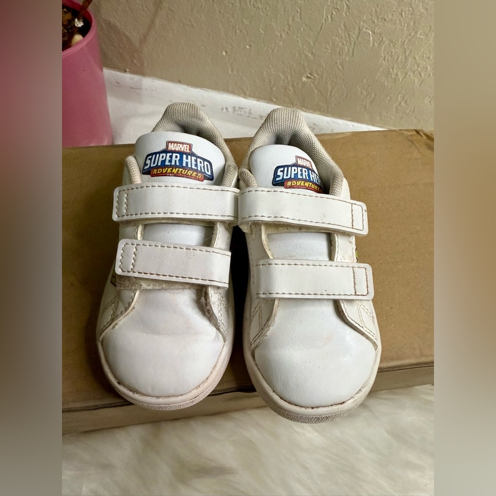 Limited Edition Marvel Series Adidas Shoes for toddler - Picture 2 of 5